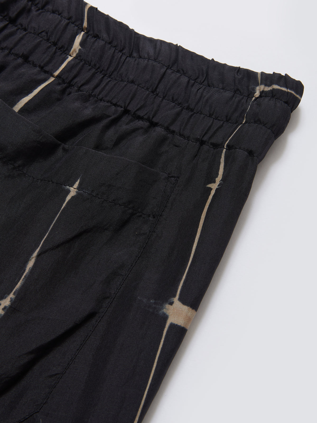 Hiri Silk Short in Black and Sand